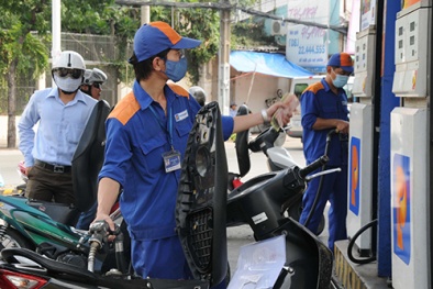 Điều chỉnh giá xăng dầu phải 'nhìn trước, ngó sau'